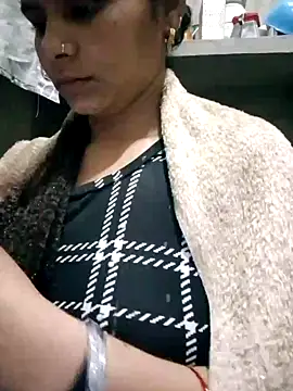 VyingAviary online show from 02-01-25, 04:46