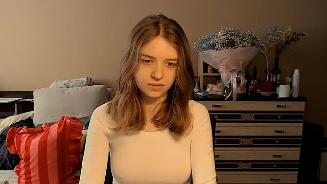 Snapshot of Emi1y_Angel11 chatting on 02-15-26, 04:35 Emi1y Angel11 online show from 02-15-26, 04:35