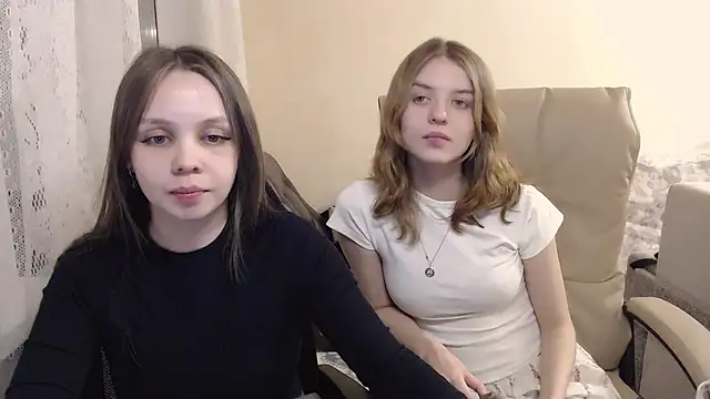 Snapshot of Emi1y_Angel11 chatting on 01-14-25, 01:49 Emi1y Angel11 online show from 01-14-25, 01:49