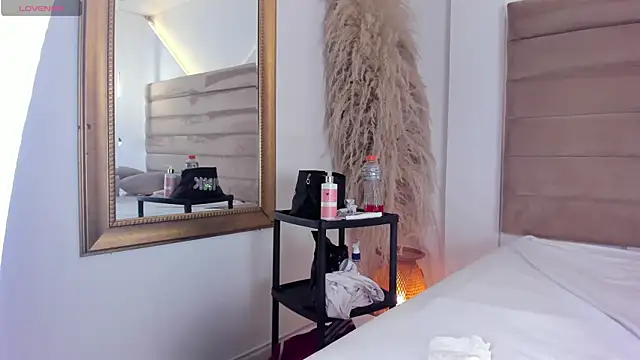 Snapshot of IsabellaJonns chatting on 01-12-25, 07:21 IsabellaJonns online show from 01-12-25, 07:21