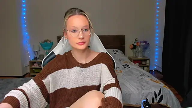 Snapshot of DearLia chatting on 10-26-25, 08:31 DearLia online show from 10-26-25, 08:31