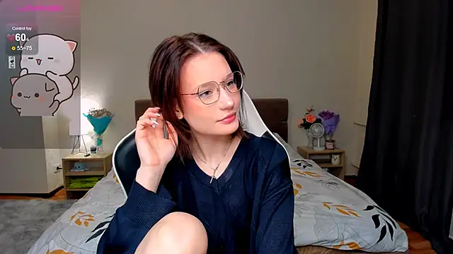 Snapshot of DearLia chatting on 02-13-25, 11:15 DearLia online show from 02-13-25, 11:15