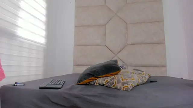 Snapshot of Hanna_lens chatting on 11-23-25, 03:11 Hanna lens online show from 11-23-25, 03:11