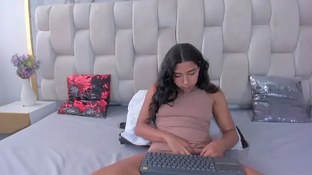 Snapshot of Hanna_lens chatting on 02-23-26, 04:40 Hanna lens online show from 02-23-26, 04:40