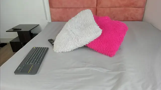 Snapshot of Hanna_lens chatting on 10-24-25, 05:34 Hanna lens online show from 10-24-25, 05:34