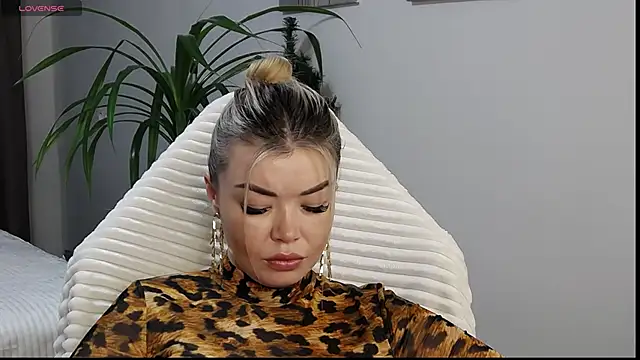 Snapshot of Miakiss_ss chatting on 01-16-25, 12:34 Miakiss ss online show from 01-16-25, 12:34