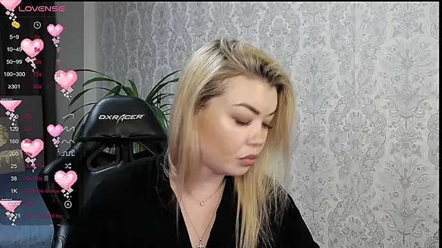 Snapshot of Miakiss_ss chatting on 12-12-24, 12:33 Miakiss ss online show from 12-12-24, 12:33