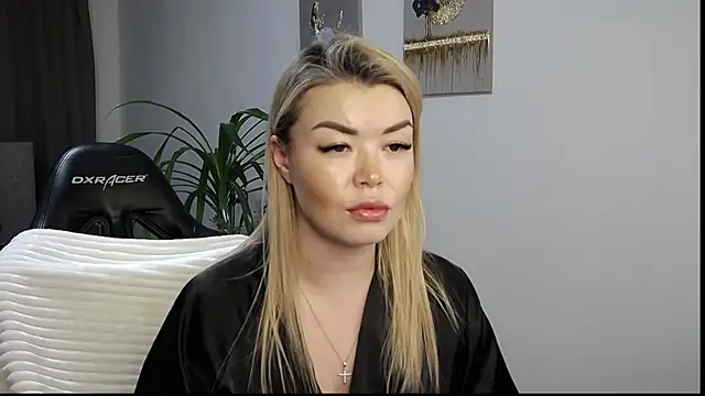 Snapshot of Miakiss_ss chatting on 01-18-25, 02:03 Miakiss ss online show from 01-18-25, 02:03