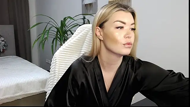 Snapshot of Miakiss_ss chatting on 01-19-25, 01:01 Miakiss ss online show from 01-19-25, 01:01