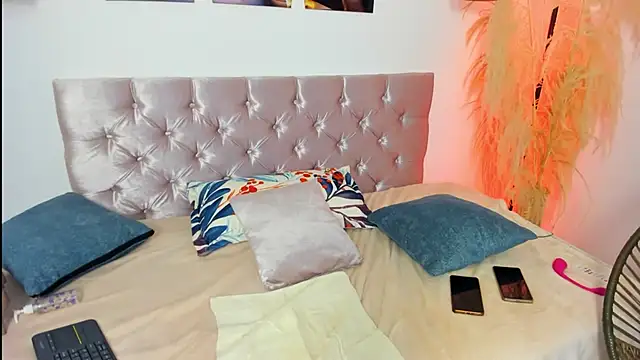 alanavega11 online show from 10-25-25, 01:12