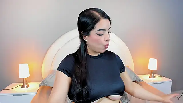 Snapshot of Eva_bigboobs chatting on 10-17-25, 11:45 Eva bigboobs online show from 10-17-25, 11:45