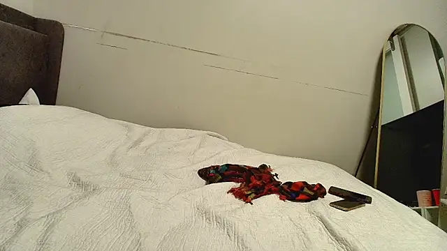 Naomiruty online show from 10-28-25, 01:28