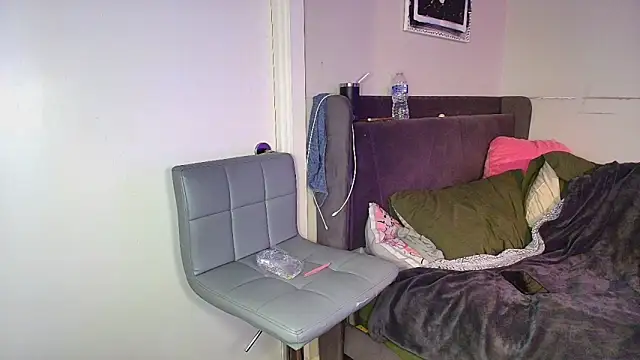 Naomiruty online show from 11-19-25, 03:17