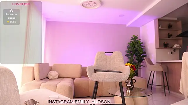 Snapshot of emily_huddson_ chatting on 05-17-26, 07:14 emily huddson online show from 05-17-26, 07:14