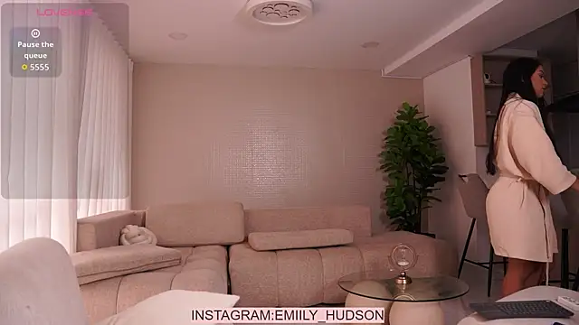 Snapshot of emily_huddson_ chatting on 04-15-26, 09:04 emily huddson online show from 04-15-26, 09:04