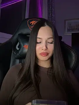 Snapshot of EricaWalls chatting on 11-04-25, 09:29 EricaWalls online show from 11-04-25, 09:29