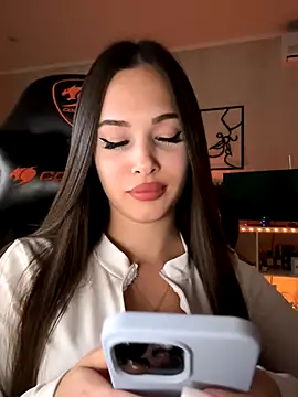 Snapshot of EricaWalls chatting on 09-10-25, 07:24 EricaWalls online show from 09-10-25, 07:24