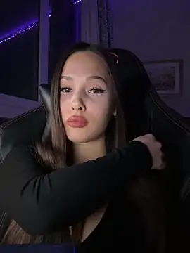 Snapshot of EricaWalls chatting on 10-05-25, 10:33 EricaWalls online show from 10-05-25, 10:33