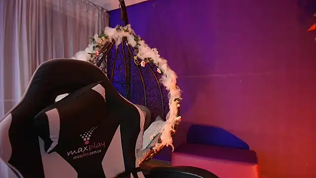 vanelope11 online show from 04-12-26, 02:37