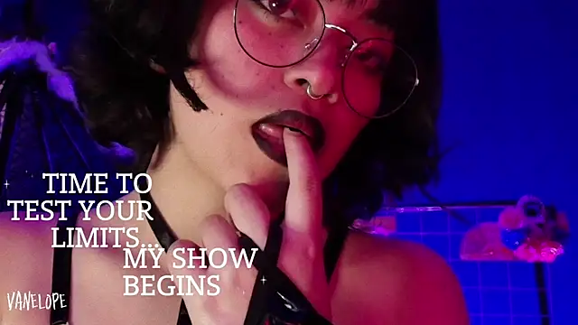 vanelope11 online show from 10-26-25, 06:19