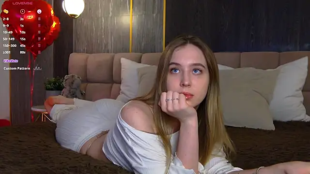 LoraineLuff online show from 02-23-25, 02:35