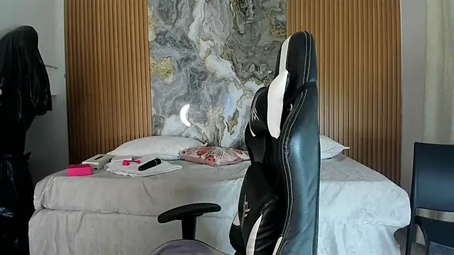 Danna topless online show from 11-27-25, 12:05