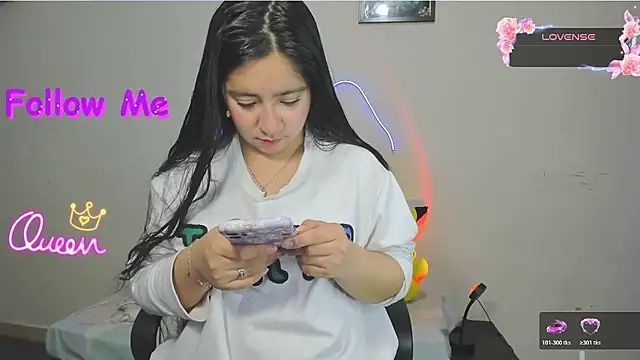 Snapshot of litle_mily_ chatting on 07-23-26, 10:06 litle mily online show from 07-23-26, 10:06