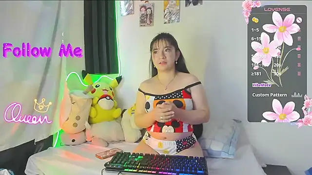 Snapshot of litle_mily_ chatting on 06-12-26, 10:07 litle mily online show from 06-12-26, 10:07