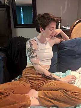 lovelylucyy online show from 09-25-25, 10:38