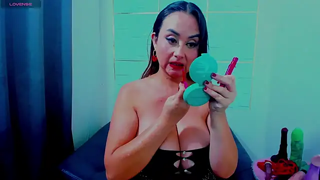 Snapshot of IsaSixty9 chatting on 03-05-25, 11:05 IsaSixty9 online show from 03-05-25, 11:05