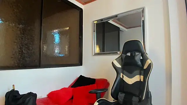 Snapshot of julian_wallace chatting on 02-28-26, 08:08 julian wallace online show from 02-28-26, 08:08