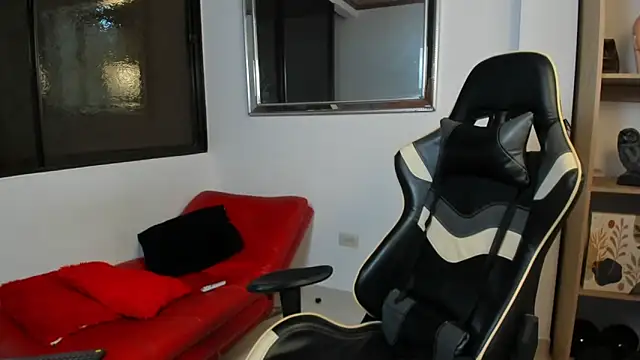 Snapshot of julian_wallace chatting on 02-06-26, 07:32 julian wallace online show from 02-06-26, 07:32