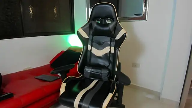 Snapshot of julian_wallace chatting on 02-25-26, 02:45 julian wallace online show from 02-25-26, 02:45