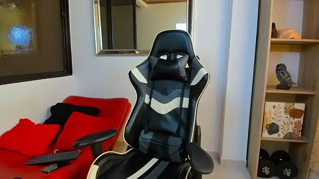 Snapshot of julian_wallace chatting on 02-04-26, 07:53 julian wallace online show from 02-04-26, 07:53