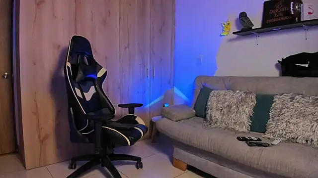 Snapshot of julian_wallace chatting on 02-24-26, 02:40 julian wallace online show from 02-24-26, 02:40