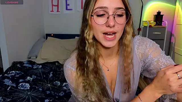 sophia euphoriaa online show from 11-13-25, 09:24