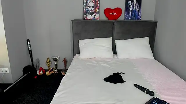 MuscleXXXBarbie online show from 04-08-26, 09:00