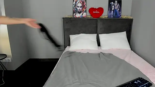 MuscleXXXBarbie online show from 02-13-26, 08:58