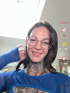 Snapshot of BrownieyQueen chatting on 05-18-26, 04:45 BrownieyQueen online show from 05-18-26, 04:45