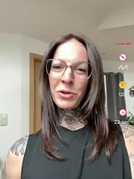 Snapshot of BrownieyQueen chatting on 05-20-26, 07:49 BrownieyQueen online show from 05-20-26, 07:49