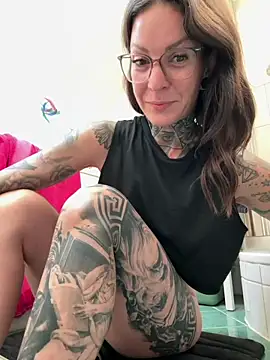 BrownieyQueen online show from 06-18-26, 05:51