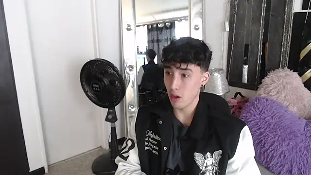 gojo satoru 18 online show from 03-21-25, 12:28