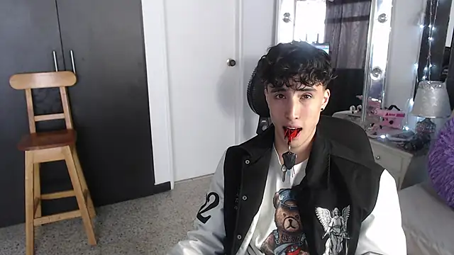 gojo satoru 18 online show from 03-18-25, 03:01