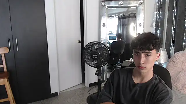 gojo satoru 18 online show from 03-19-25, 06:34