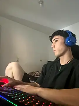 gojo satoru 18 online show from 10-05-25, 06:42