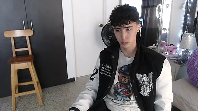 gojo satoru 18 online show from 03-18-25, 11:55