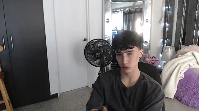 gojo satoru 18 online show from 03-19-25, 12:23