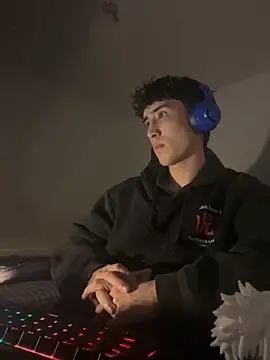 gojo satoru 18 online show from 11-08-25, 05:44