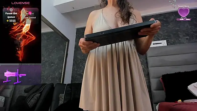 Bella Evans  online show from 09-19-25, 11:09