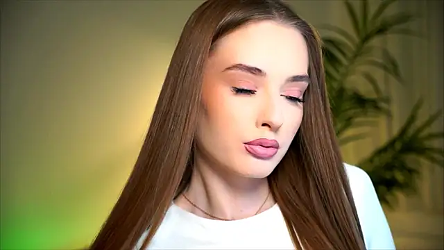 petitegonwiild online show from 10-26-25, 07:25